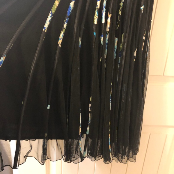 Price Drop!! Gorgeous Full-Skirt Calf Length Dress - Picture 5 of 10